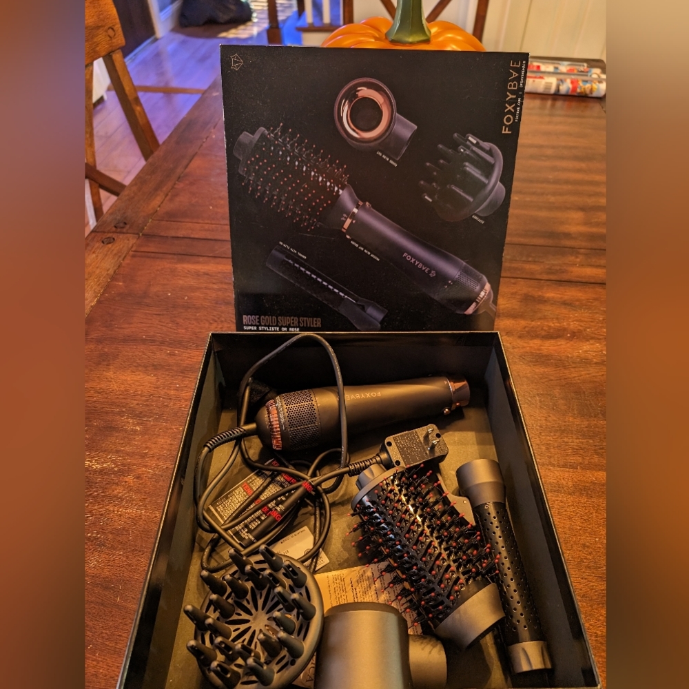 FoxyBae Rose Gold Styler